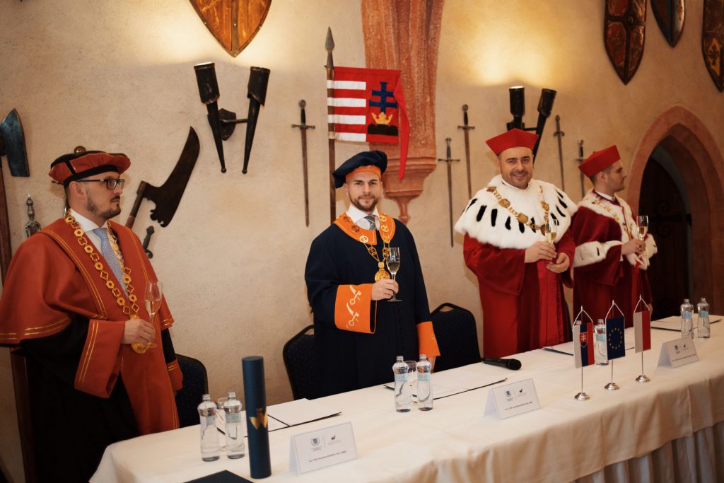 Promočný akt absolventov