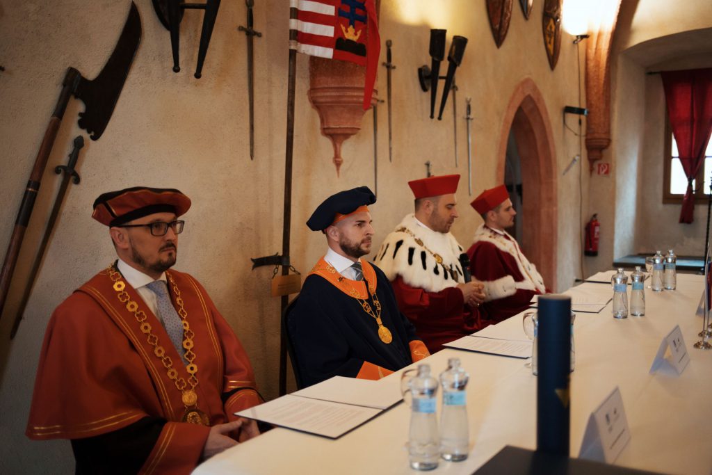 Promočný akt absolventov