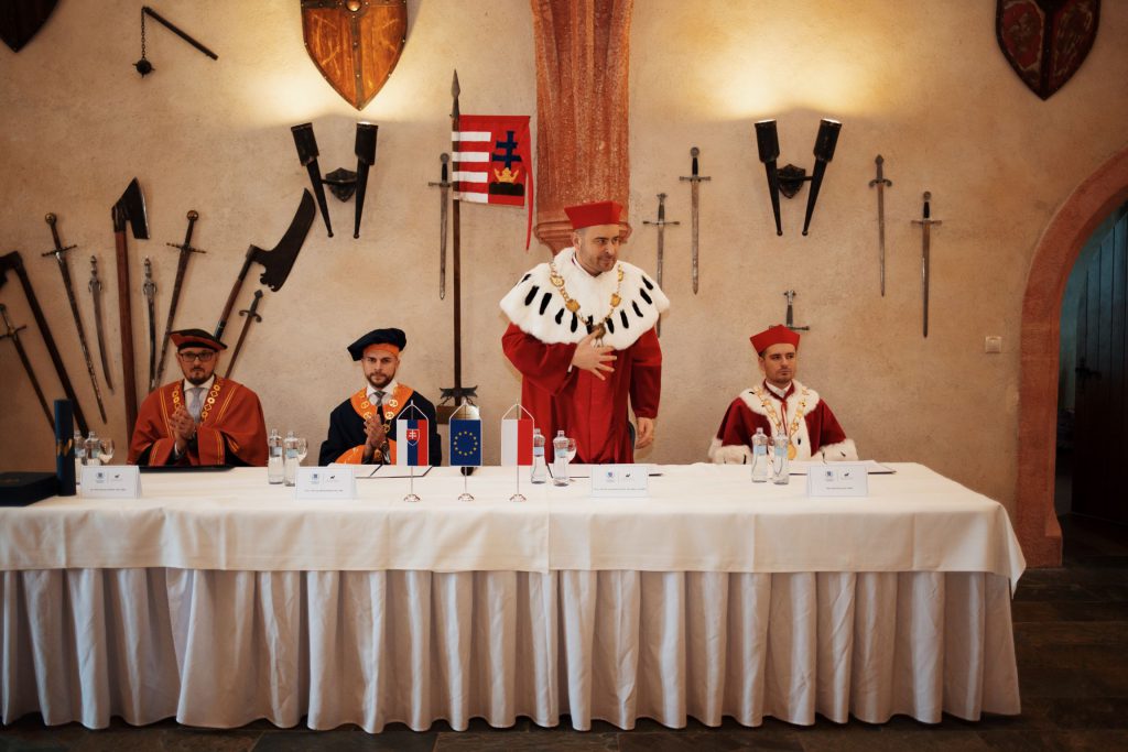 Promočný akt absolventov