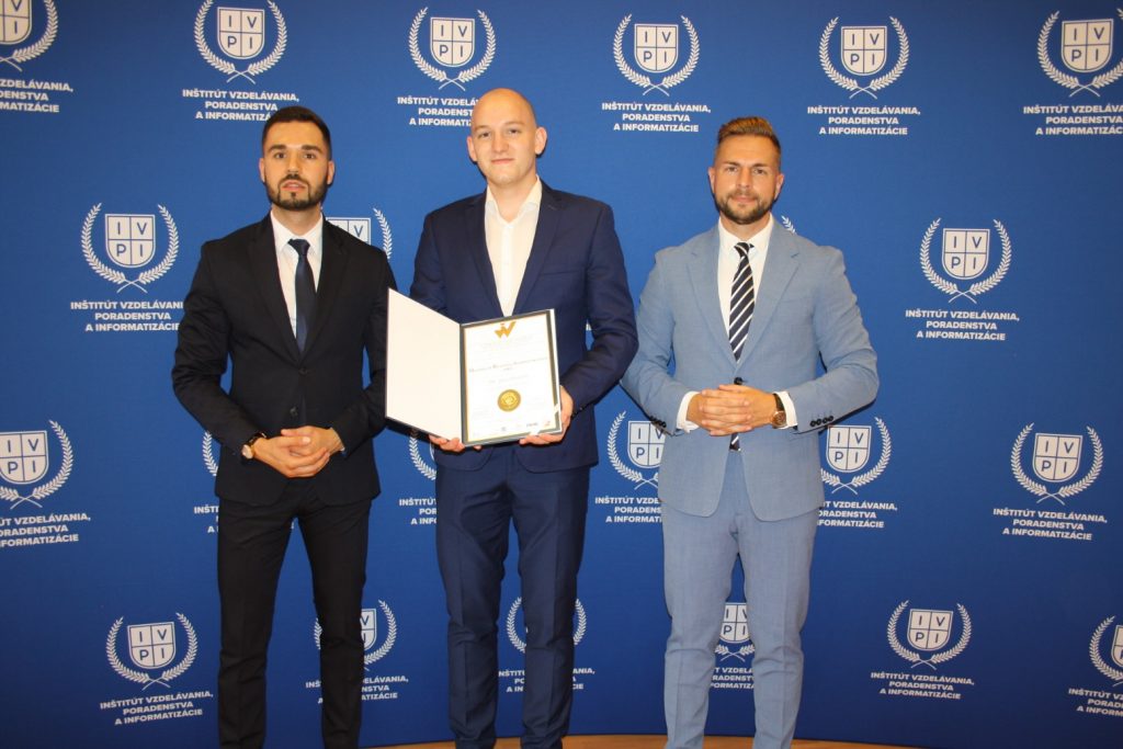 Odovzdávanie certifikátov