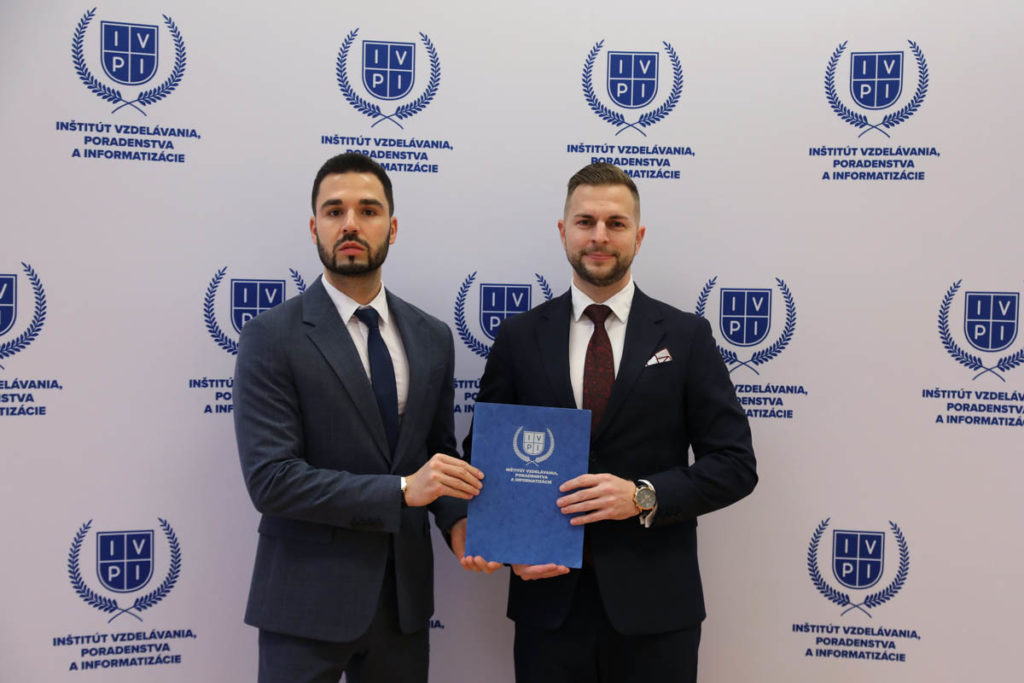 Odovzdávanie certifikátov