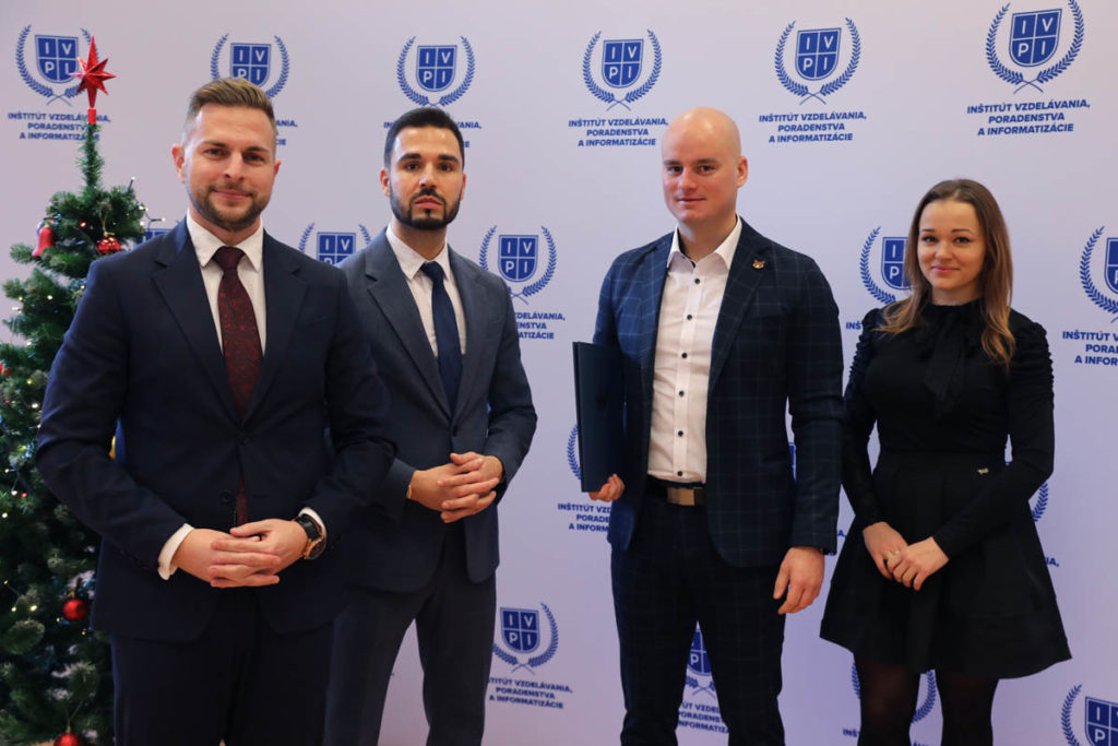 Odovzdávanie certifikátov