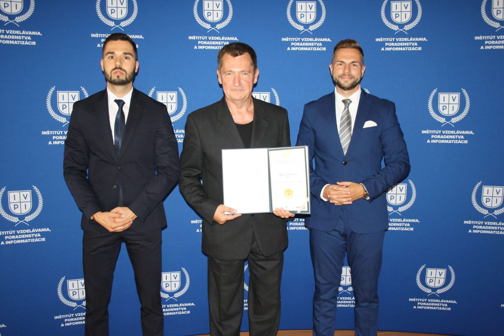 Odovzdávanie certifikátov I