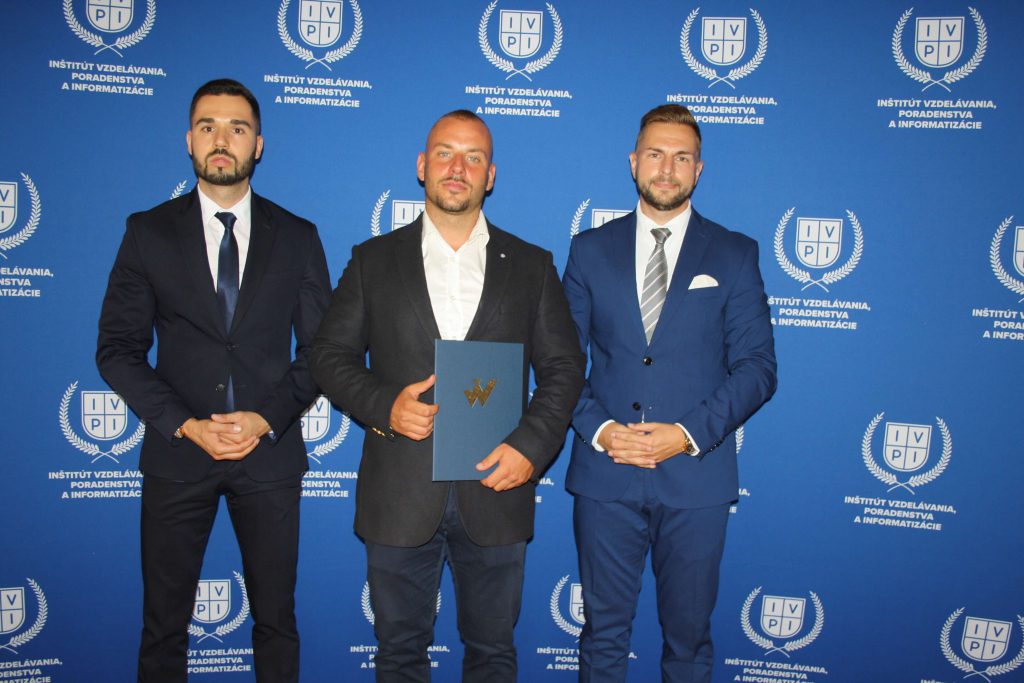 Odovzdávanie certifikátov I