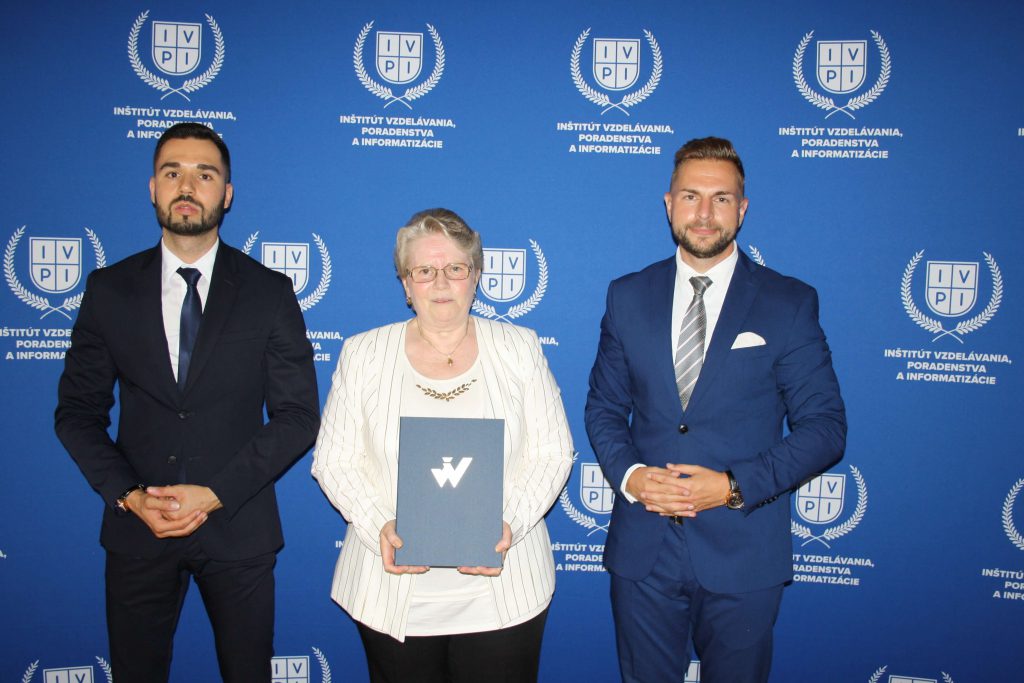 Odovzdávanie certifikátov I