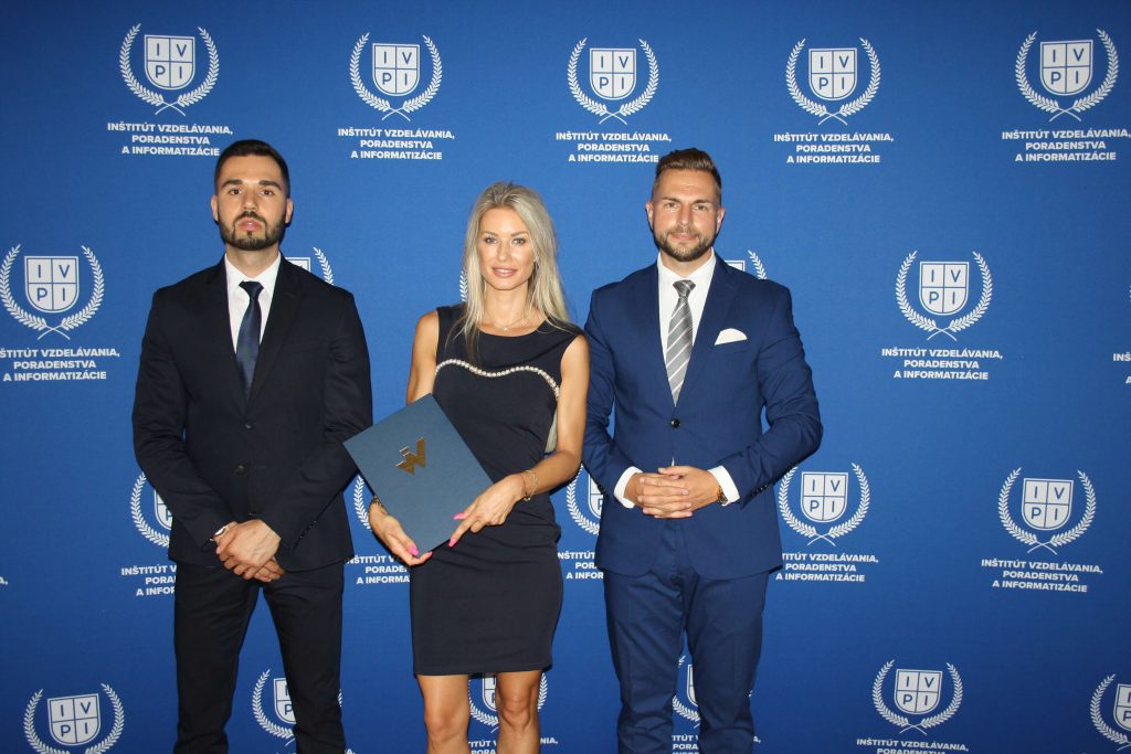 Odovzdávanie certifikátov I