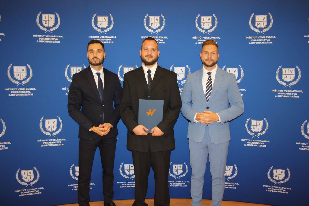 Odovzdávanie certifikátov I