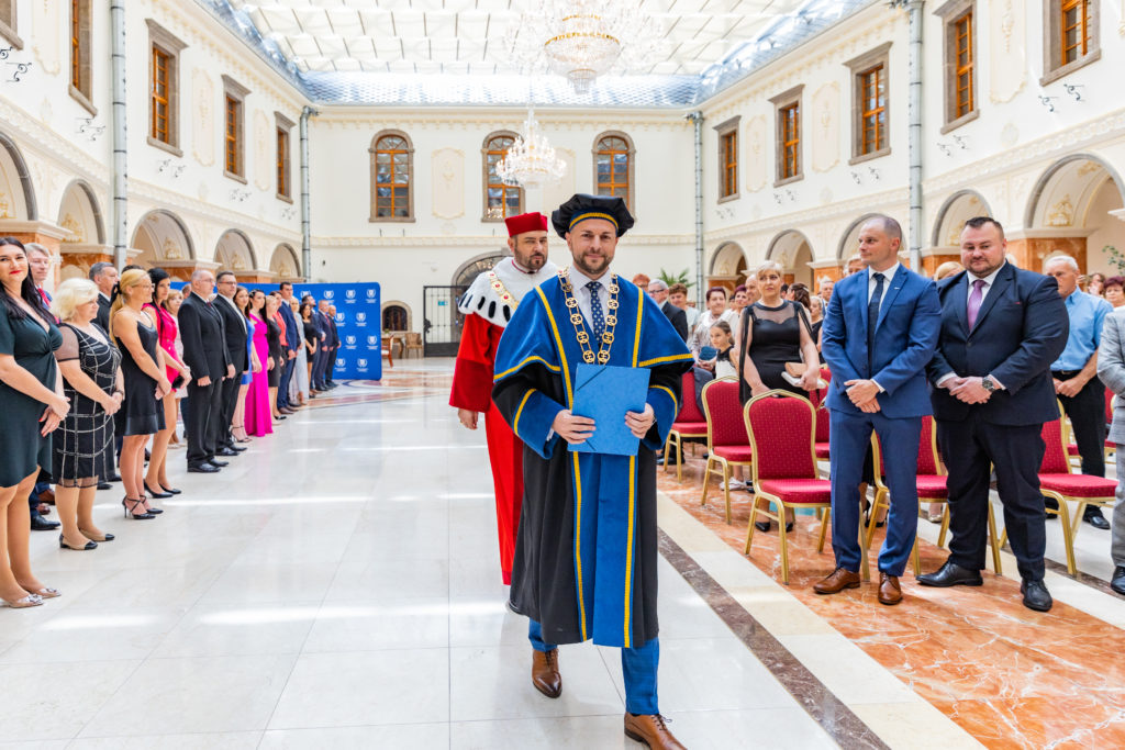 Promočný akt absolventov