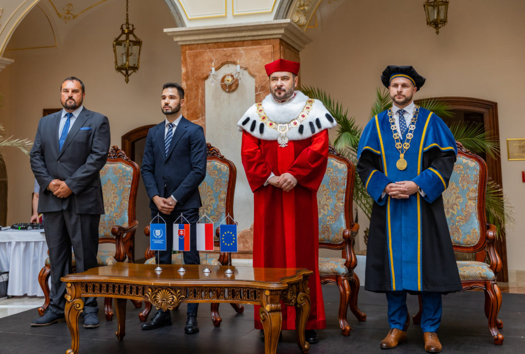 Promočný akt absolventov