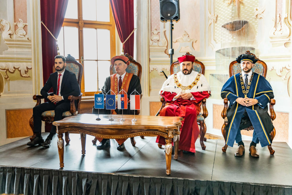 Promočný akt absolventov