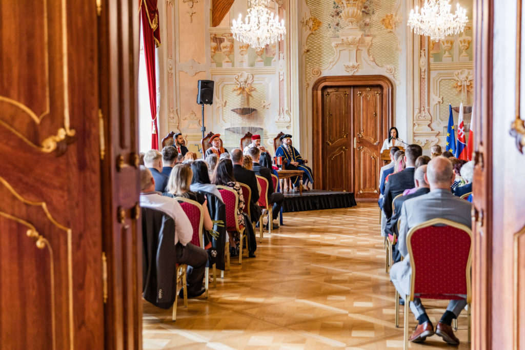 Promočný akt absolventov