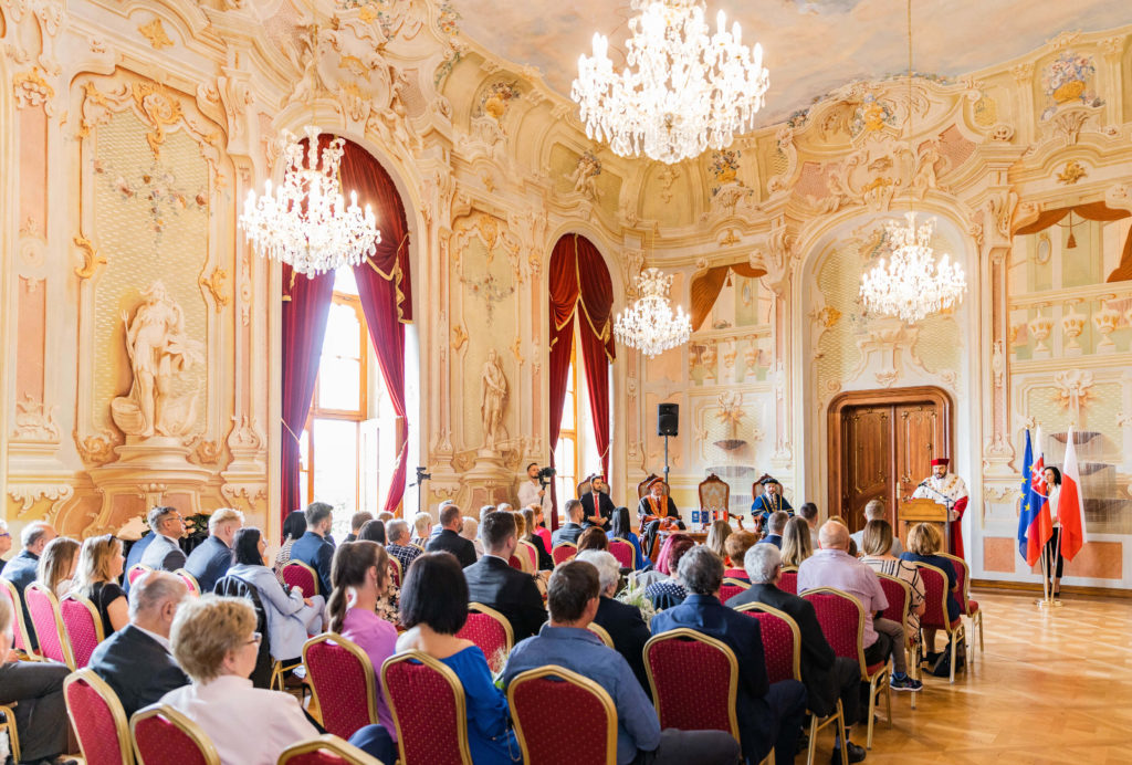 Promočný akt absolventov