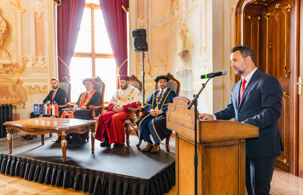 Promočný akt absolventov