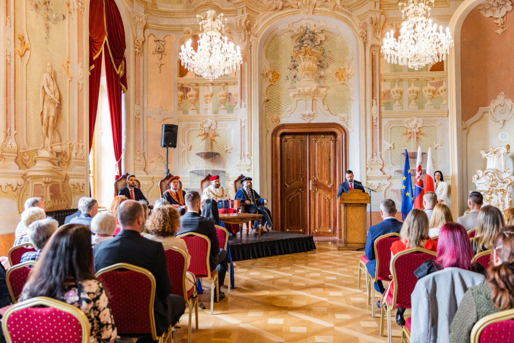 Promočný akt absolventov