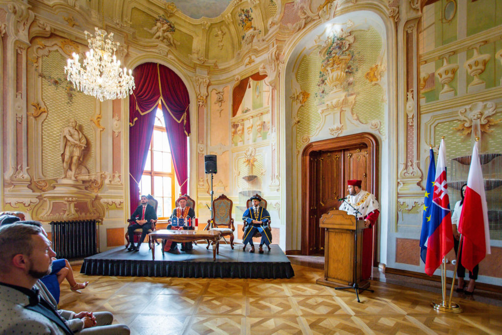 Promočný akt absolventov