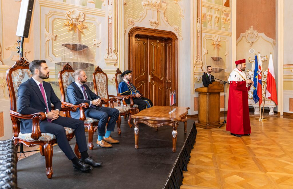 Promočný akt absolventov