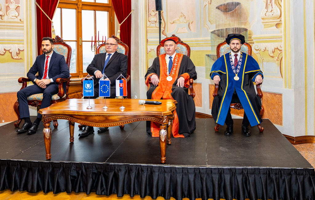 Promočný akt absolventov